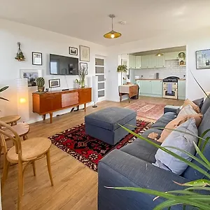 https://pass-the-keys-spacious-2bedroom-flat-with-views-in.brighton-hotels-england.com