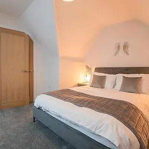 https://the-queens-arms-apartments.hotelsin-chester.com